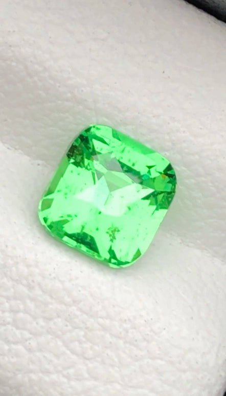 Certified Natural Tsavorite Garnet – 1.07 Carats | Vivid Green | Fancy Cut | VVS Clarity | Untreated | AIG Certified