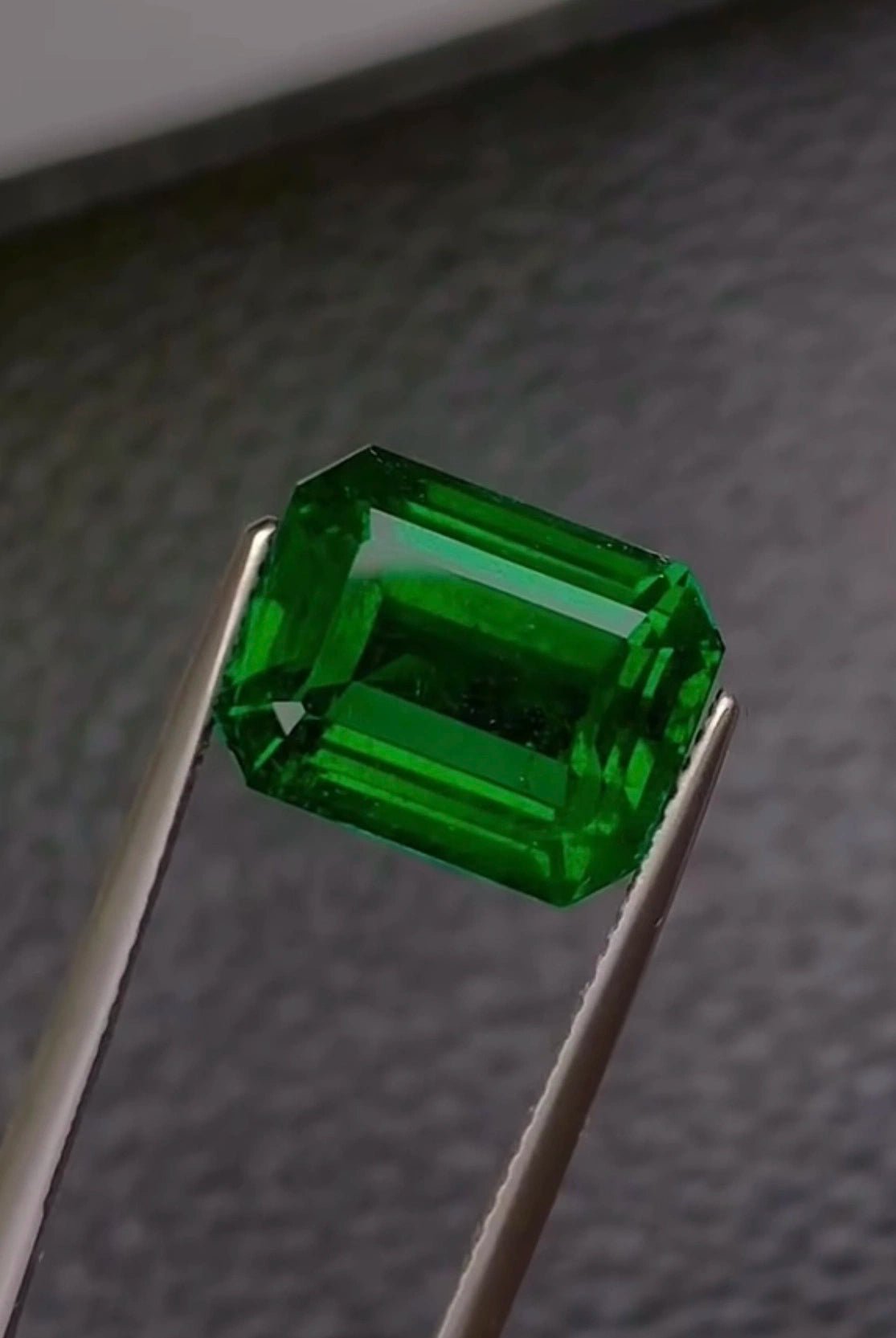 8.76 Ct Certified Natural Zambian Emerald – Vivid Green | Octagonal Cut | Untreated | GRS Certified | Top Color &amp; Quality