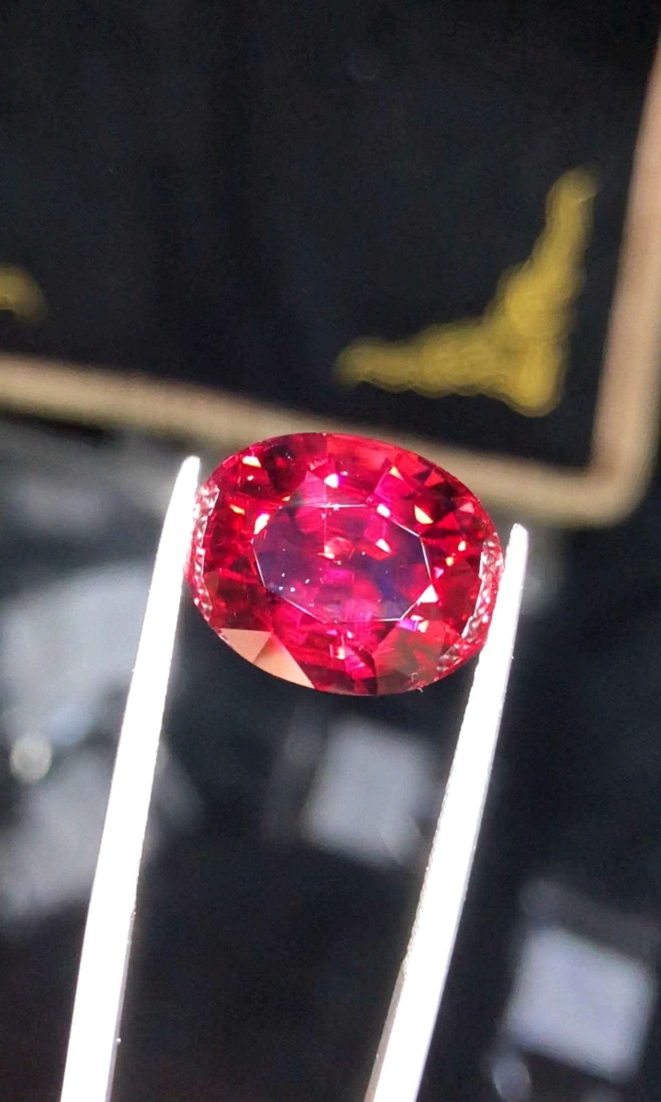 Certified 14.06 Ct Vivid Red Garnet with Pink Hue – Untreated, VS Clarity, Fancy Oval Cut – Ideal for High-End Jewelry or Collectors