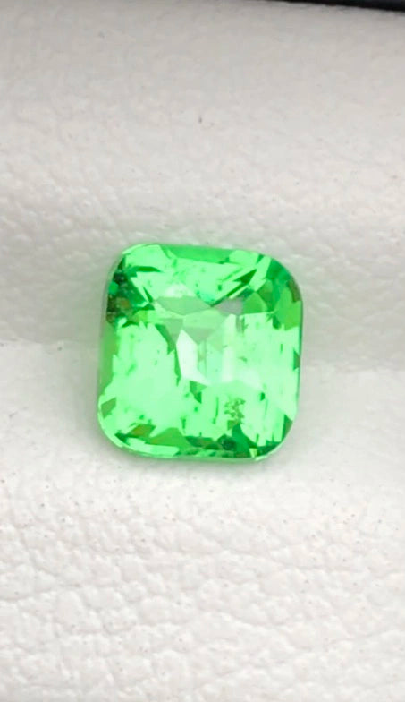 Certified Natural Tsavorite Garnet – 1.07 Carats | Vivid Green | Fancy Cut | VVS Clarity | Untreated | AIG Certified