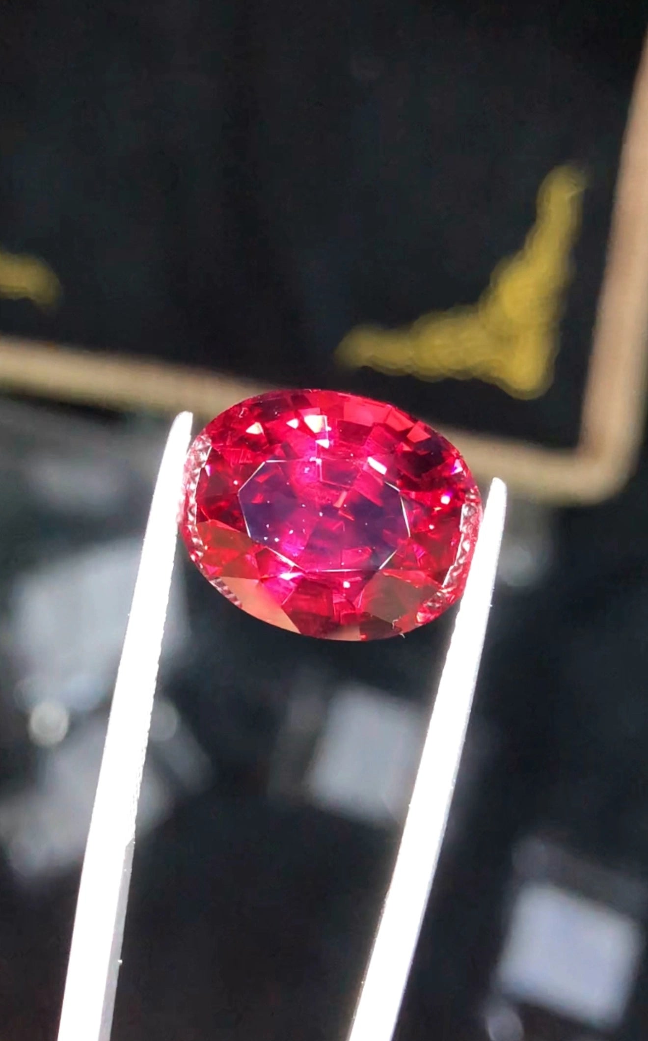 Certified 14.06 Ct Vivid Red Garnet with Pink Hue – Untreated, VS Clarity, Fancy Oval Cut – Ideal for High-End Jewelry or Collectors