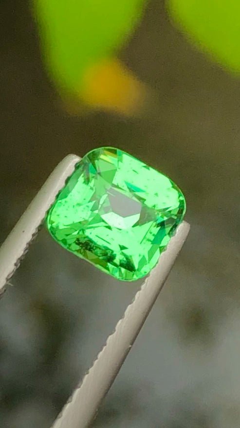 Certified Natural Tsavorite Garnet – 1.07 Carats | Vivid Green | Fancy Cut | VVS Clarity | Untreated | AIG Certified