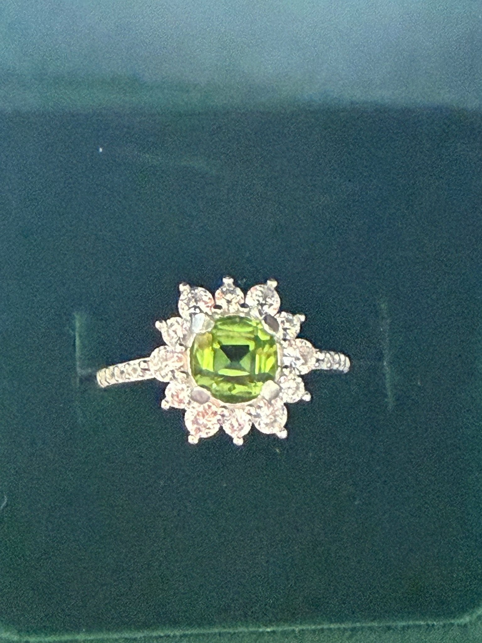 Natural Green Peridot & CZ Silver Ring – 1.56 Carats | Size 6 | 925 Sterling Silver | Tribal Design | Women’s Ring | August Birthstone