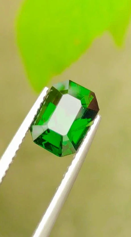 2.27ct Natural Tsavorite Garnet – Rich Vivid Green, Certified Loose Gemstone - GAIA GEMS