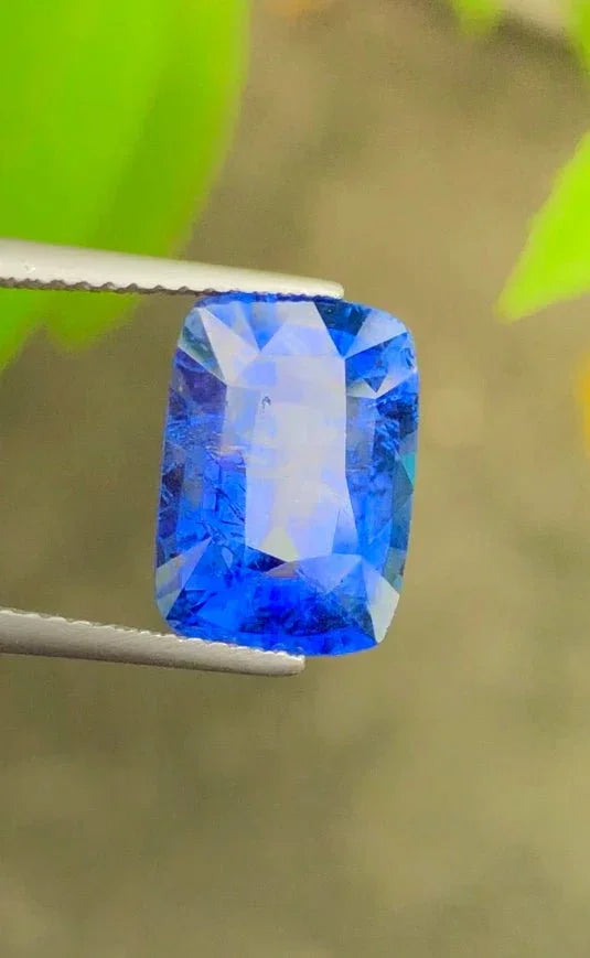 Certified Natural Cornflower Blue Sapphire – 6.12 Carats- Unheated from Sri Lanka - GAIA GEMS