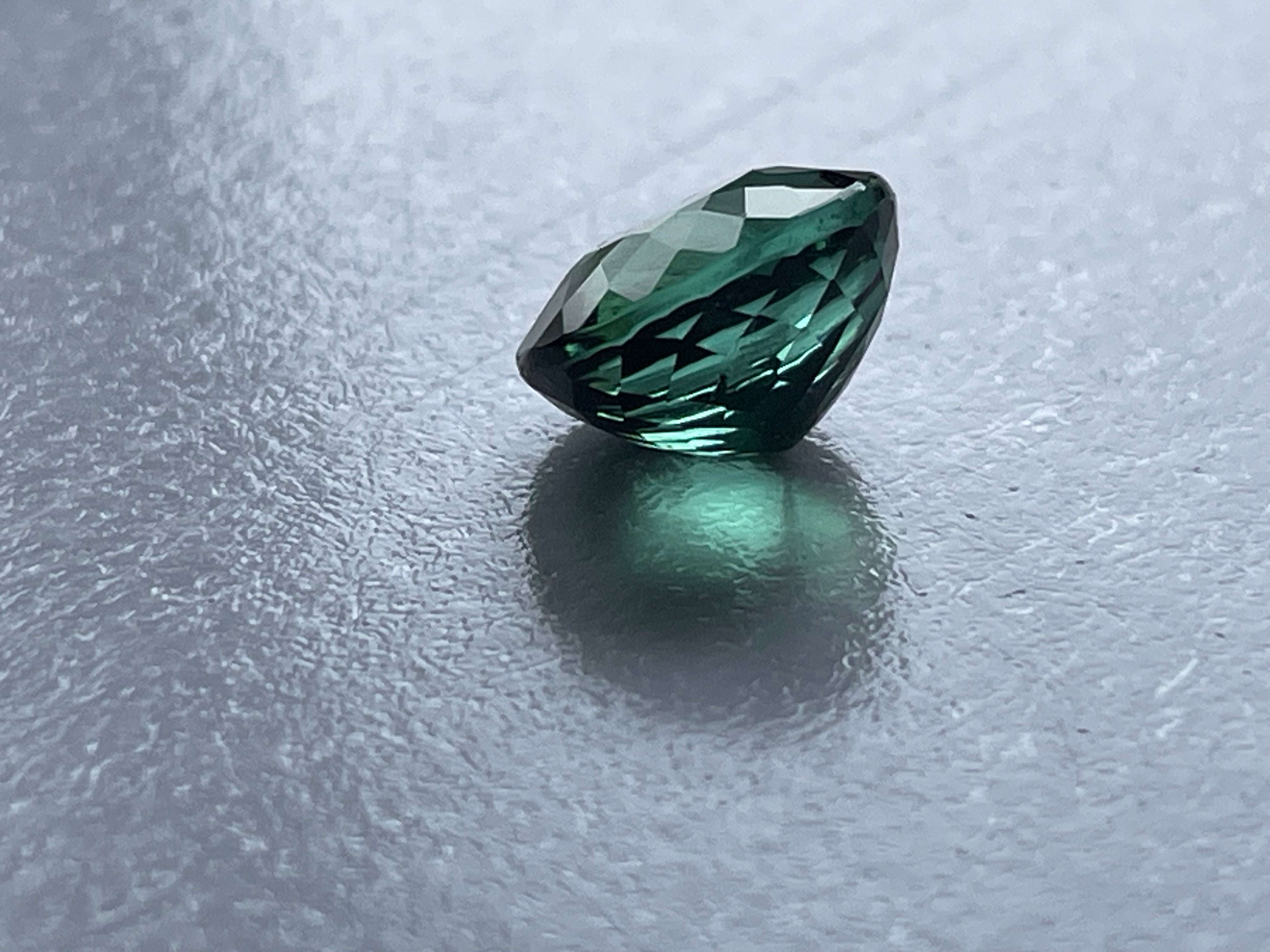 Natural 2.64 Ct Green Paraiba Tourmaline from Mozambique – Unheated, Certified Gemstone, Oval Faceted, VS Clarity