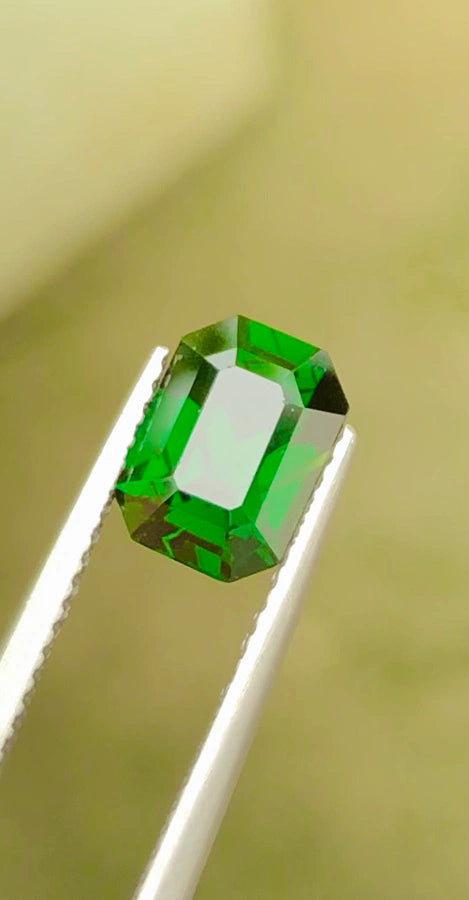 2.27ct Natural Tsavorite Garnet – Rich Vivid Green, Certified Loose Gemstone