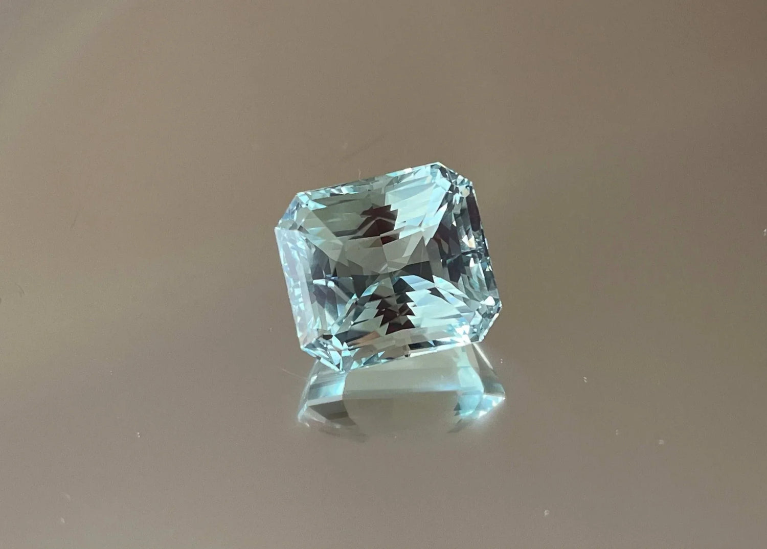 27.38 Ct Certified Natural Ice Blue Aquamarine from Brazil – VVS Clarity, Untreated - GAIA GEMS