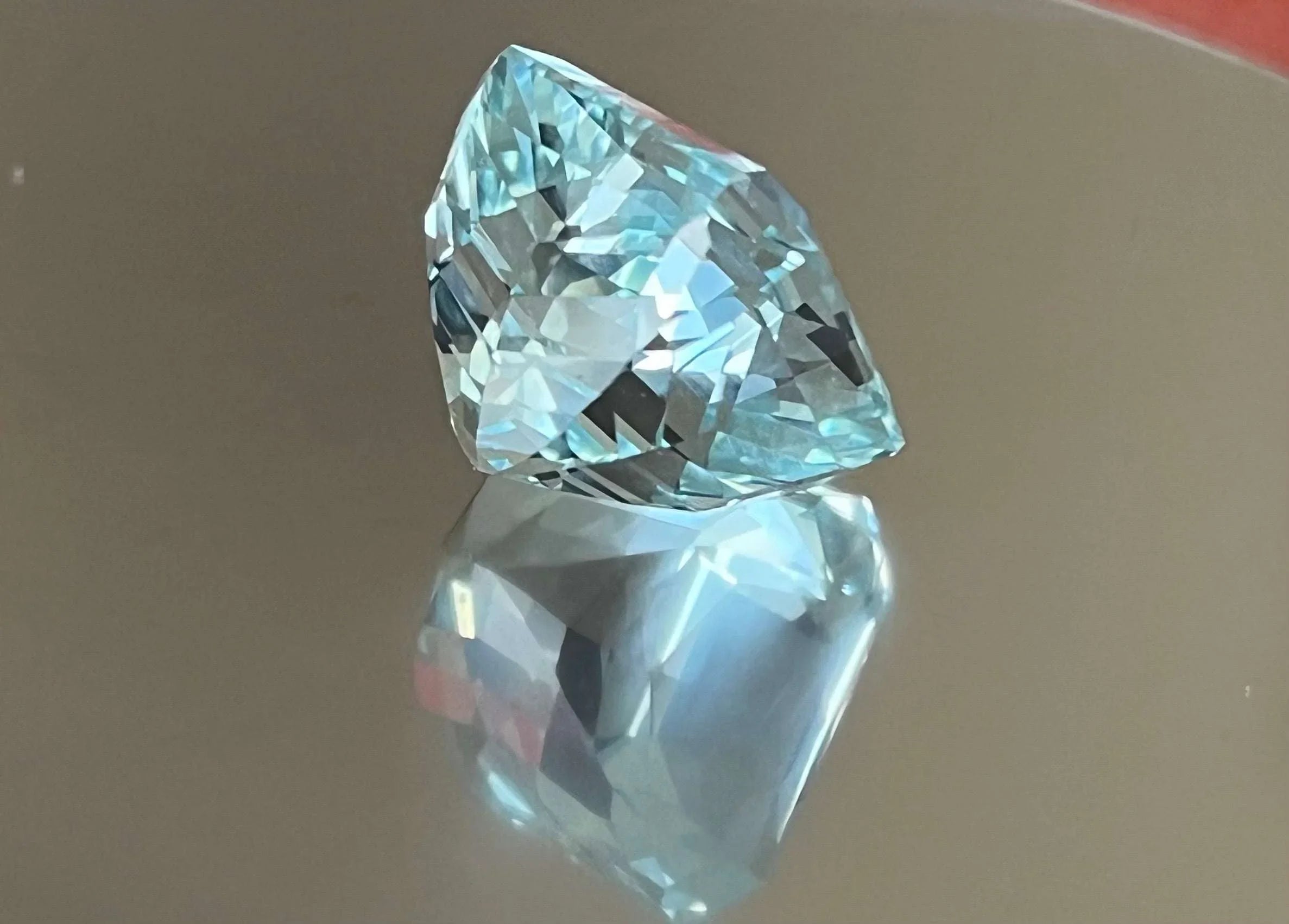 27.38 Ct Certified Natural Ice Blue Aquamarine from Brazil – VVS Clarity, Untreated - GAIA GEMS