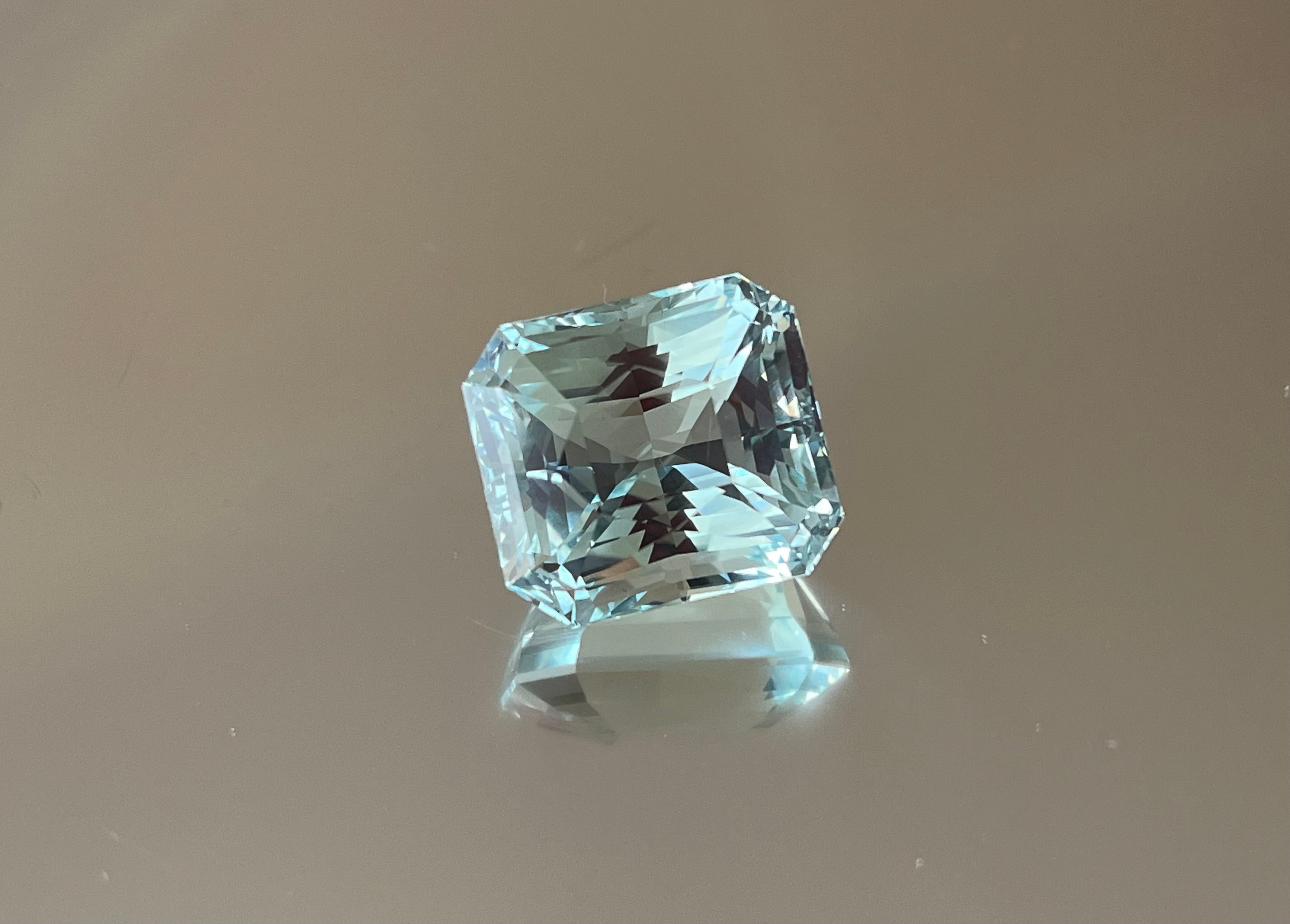 27.38 Ct Certified Natural Ice Blue Aquamarine from Brazil – VVS Clarity, Untreated