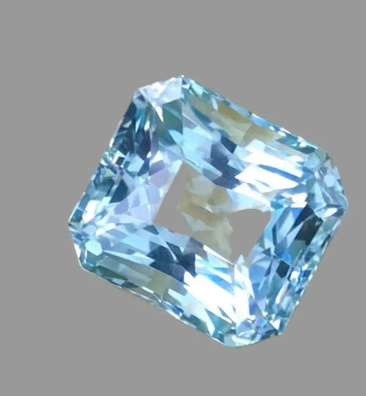 27.38 Ct Certified Natural Ice Blue Aquamarine from Brazil – VVS Clarity, Untreated - GAIA GEMS