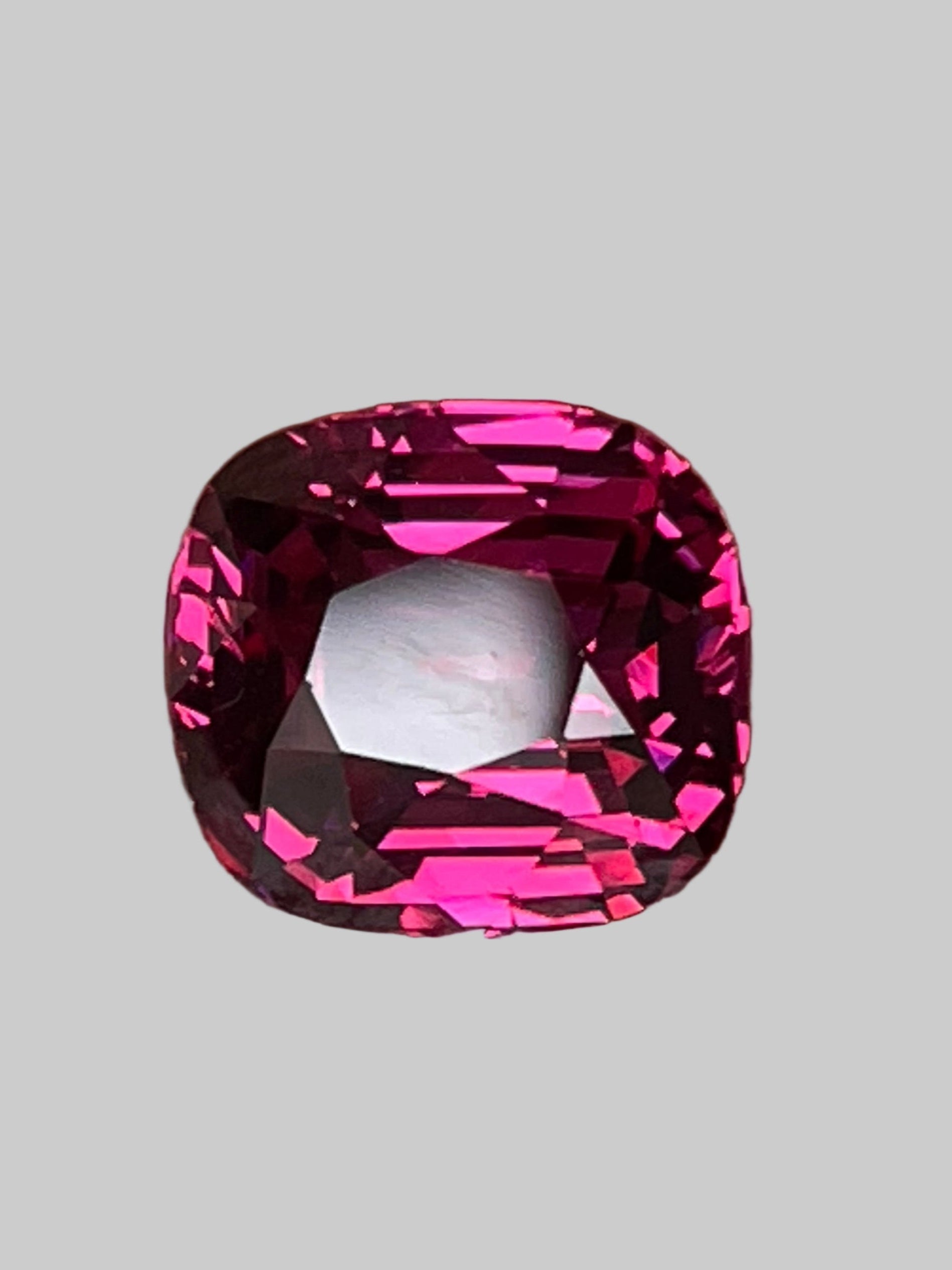 Rare Certified Malaya Garnet – 2.92 ct Cushion Cut | Unheated, VVS Pink Gem from Tanzania