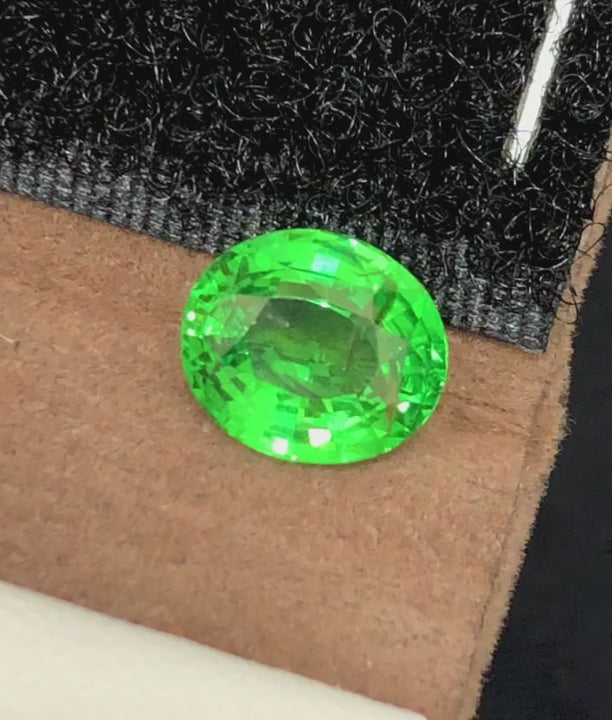 Certified Vivid Green Tsavorite Garnet – 2.51 Carats | Top Quality | Untreated | VVS Clarity | Tanzania Origin
