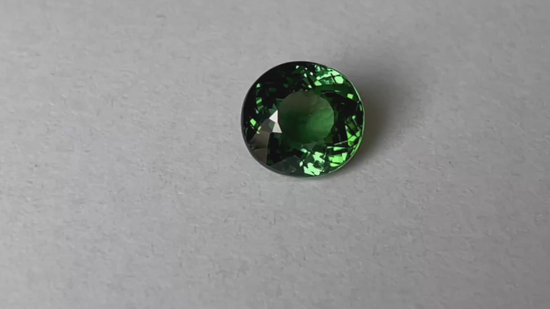 Natural 2.64 Ct Green Paraiba Tourmaline from Mozambique – Unheated, Certified Gemstone, Oval Faceted, VS Clarity